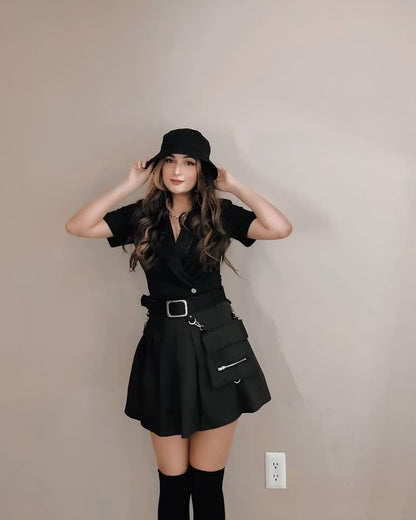 Ruolai Goth Black Pleated Mini Skirt with Chain High Waisted Tennis Skirt